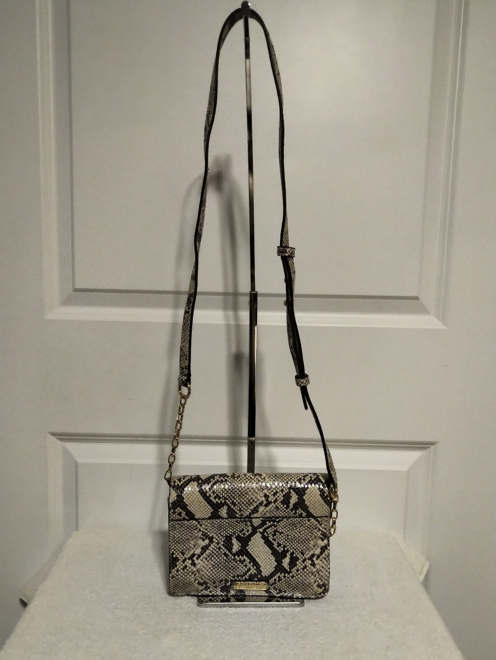BRAND NEW BCBGMAXAZRIA Snakeskin Leather Crossbody Bag with Adjustable Strap